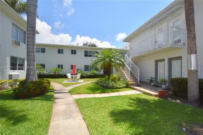 photo 1: 624 Antioch Ave Unit 4, Fort Lauderdale FL 33304