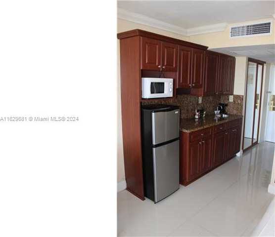 photo 3: 19201 COLLINS AV Unit 929, Sunny Isles Beach FL 33160