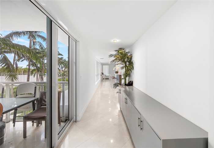 photo 2: 520 West Ave Unit 701, Miami Beach FL 33139