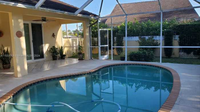 photo 2: 640 SW 101st Ave, Plantation FL 33324