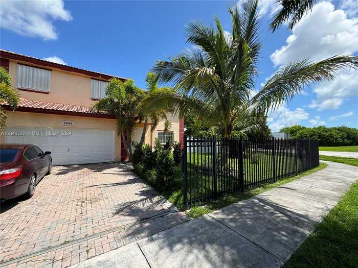 photo 2: 14205 SW 290th Ter, Homestead FL 33033