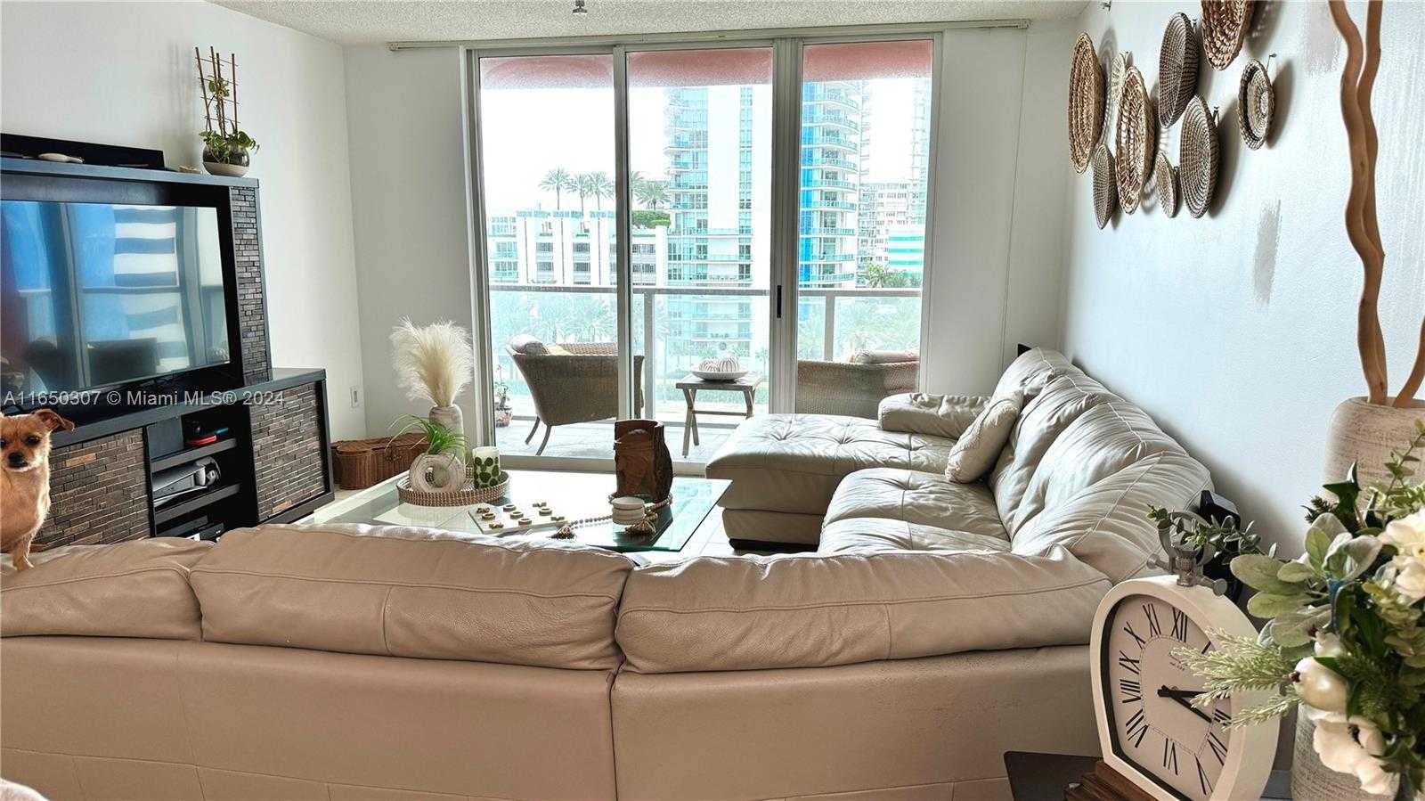 photo 1: 1155 Brickell Bay Dr Unit 603, Miami FL 33131