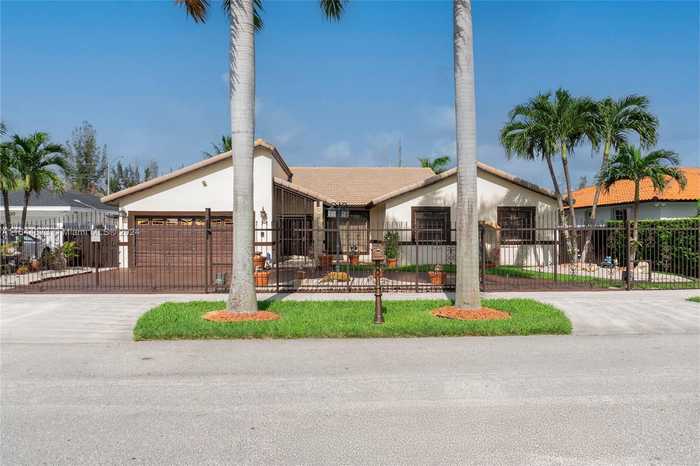 photo 1: 240 SW 136th Pl, Miami FL 33184