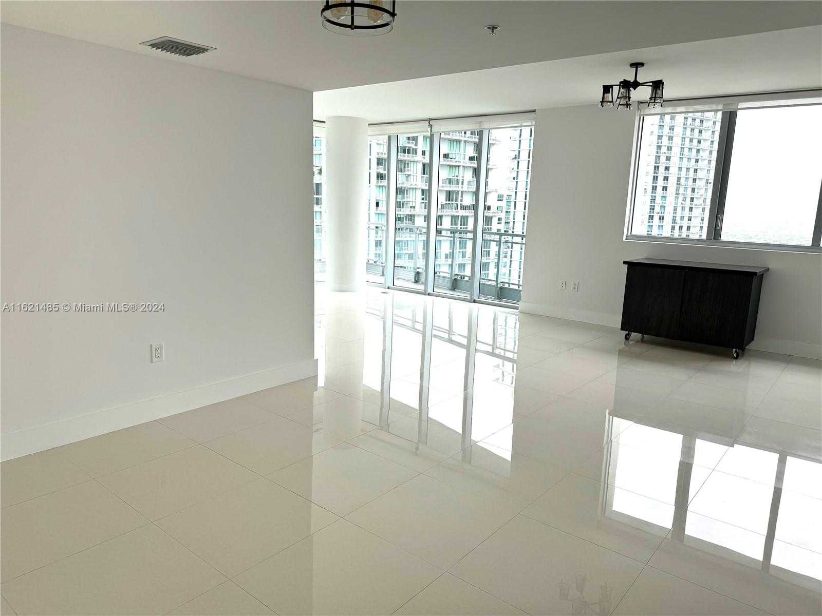 photo 2: 92 SW 3rd St Unit 2905, Miami FL 33130