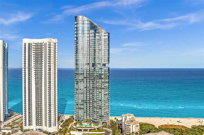 photo 2: 15701 Collins Ave Unit 805, Sunny Isles Beach FL 33160