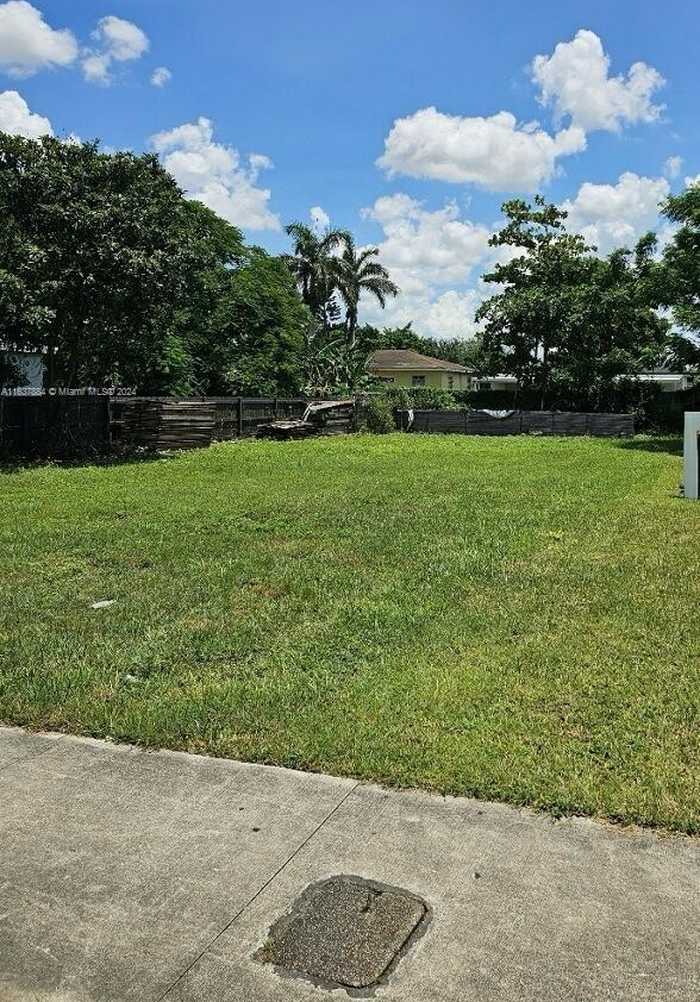 photo 2: 505 SW 12th Ave, Homestead FL 33030