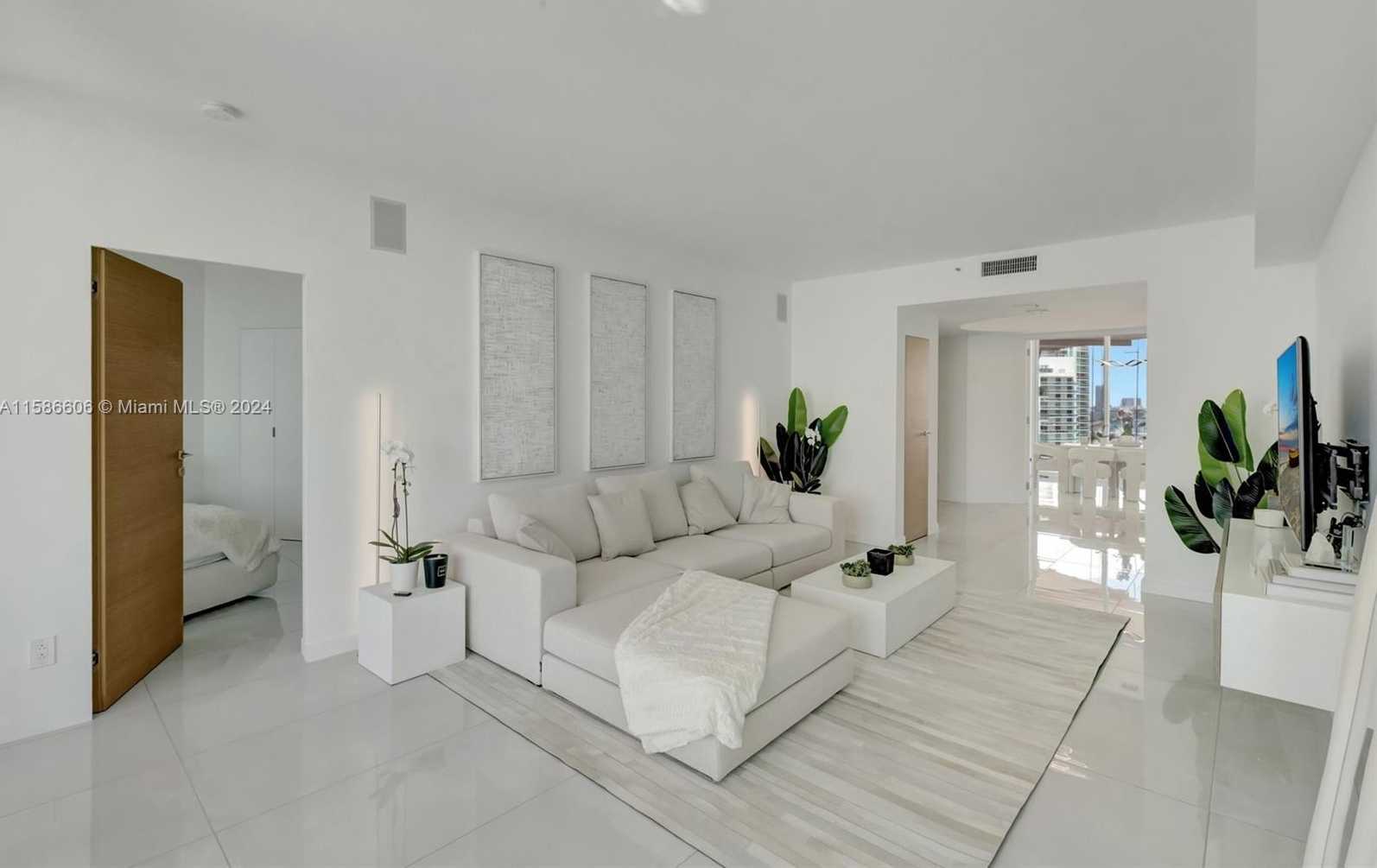 photo 3: 300 S Pointe Dr Unit 2606, Miami Beach FL 33139