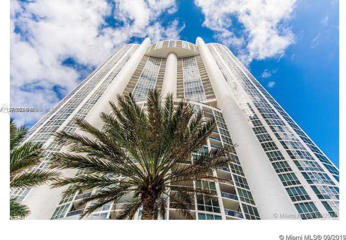 photo 2: 18201 Collins Ave Unit 4805, Sunny Isles Beach FL 33160