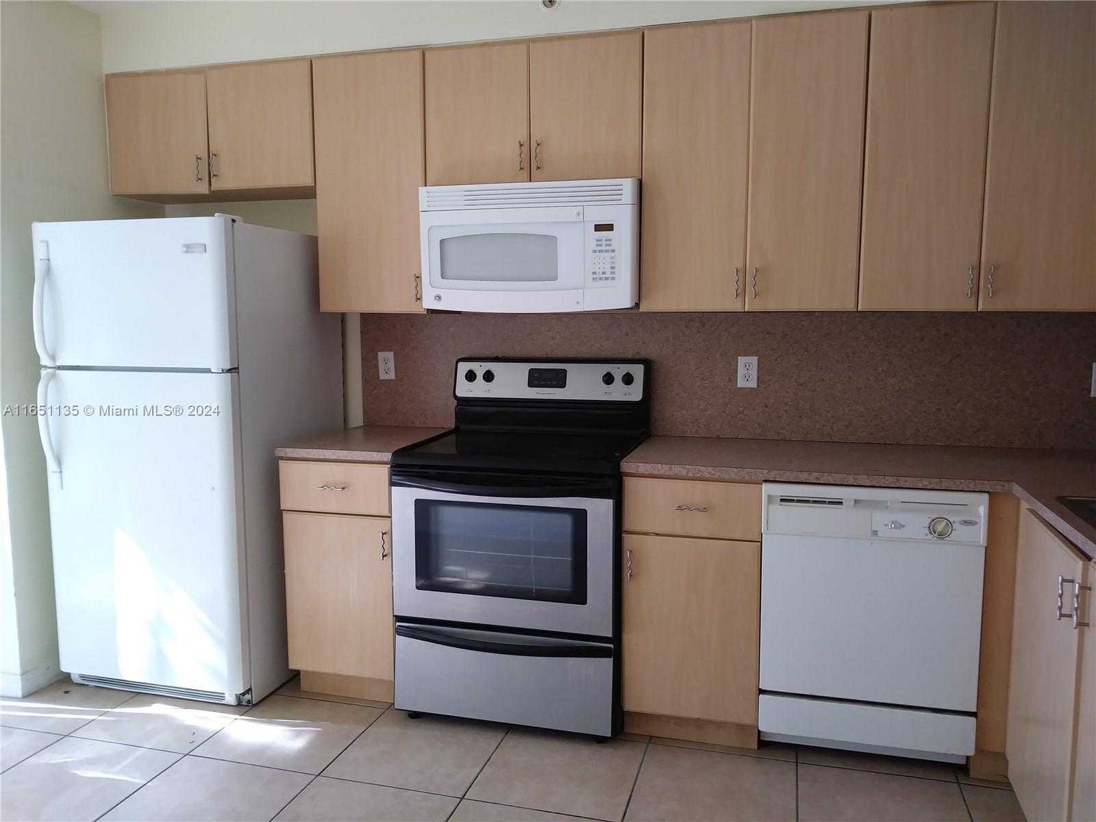 photo 3: 22831 SW 88th Pl Unit 102, Cutler Bay FL 33190