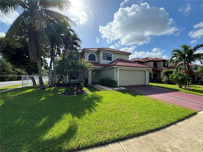 photo 1: 1450 SW 87th Way, Pembroke Pines FL 33025