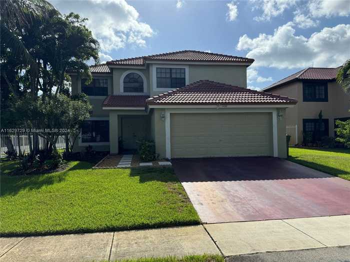 photo 2: 1450 SW 87th Way, Pembroke Pines FL 33025