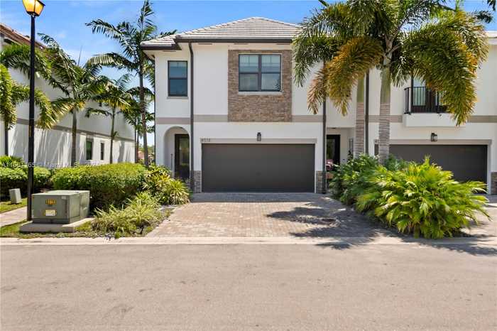 photo 2: 4518 E Aqua Bella Ln Unit 4518, Dania Beach FL 33312