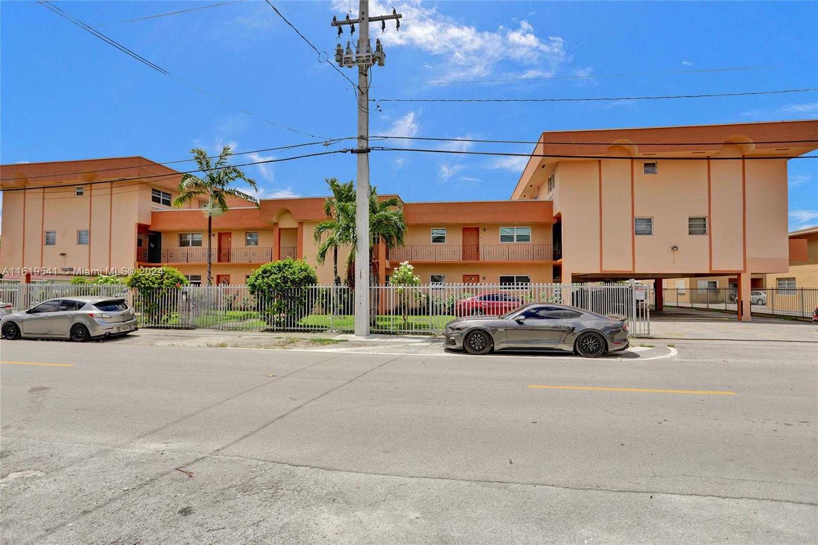 photo 3: 1100 W 35th St Unit 29, Hialeah FL 33012