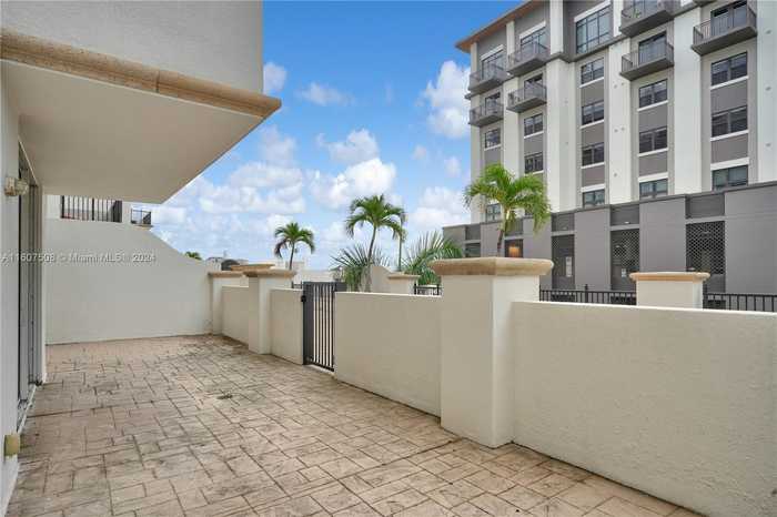 photo 1: 4100 Salzedo St Unit 417, Coral Gables FL 33146