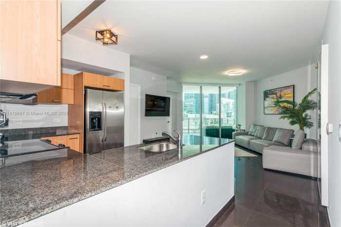 photo 2: 350 S Miami Ave Unit 1406, Miami FL 33130