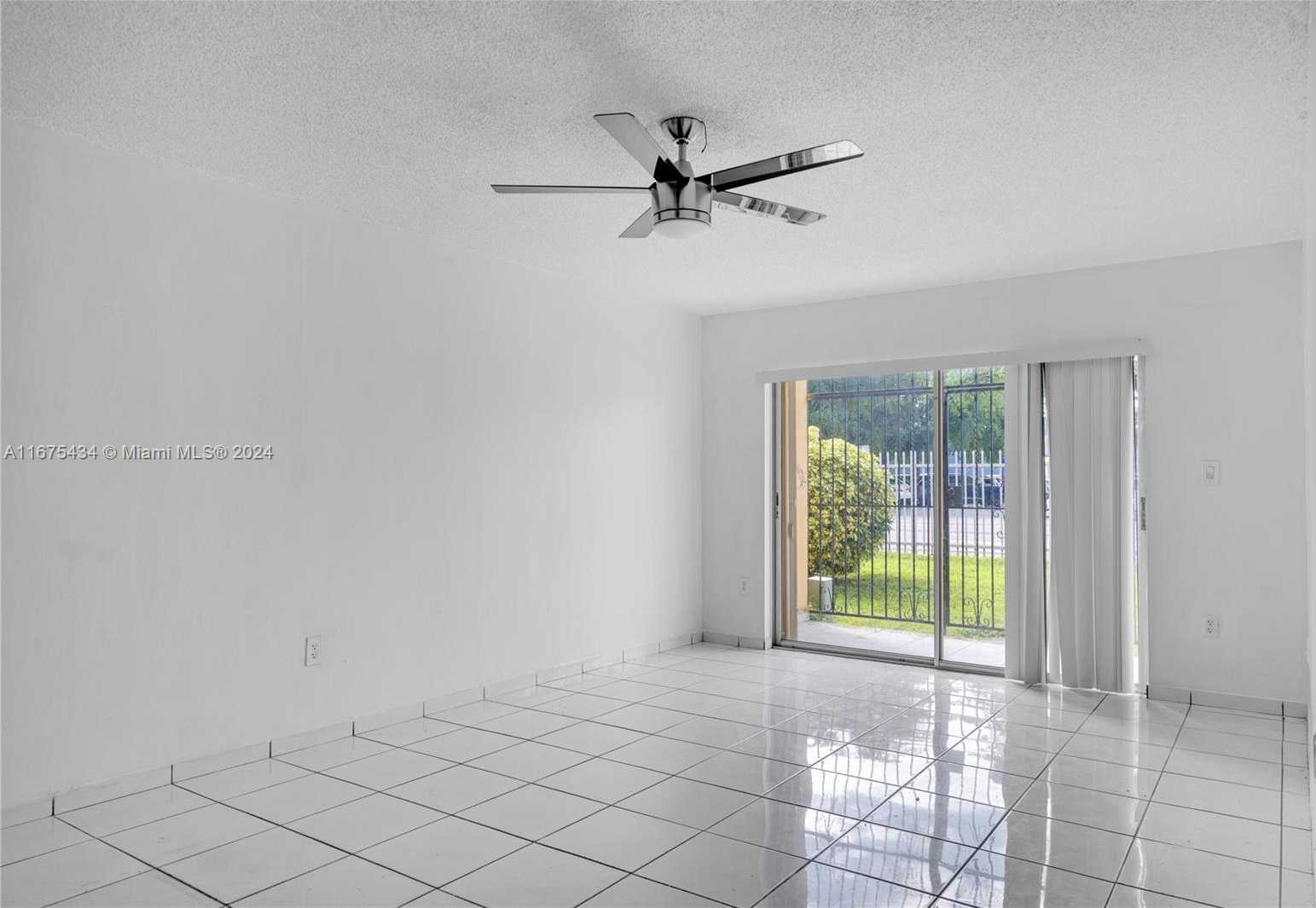 photo 3: 1555 1555 W 44 Pl Unit 110C, Hialeah FL 33012