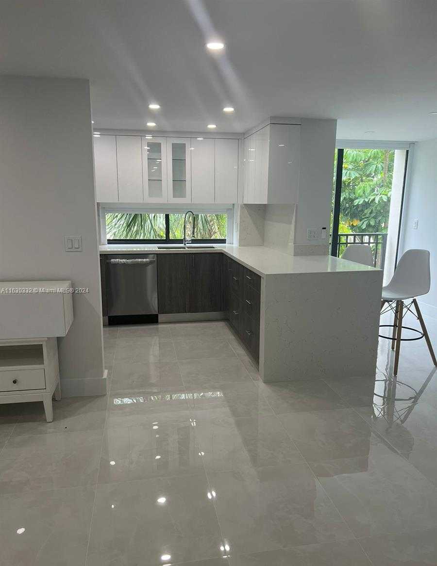 photo 3: 16919 N Bay Rd Unit 301, Sunny Isles Beach FL 33160