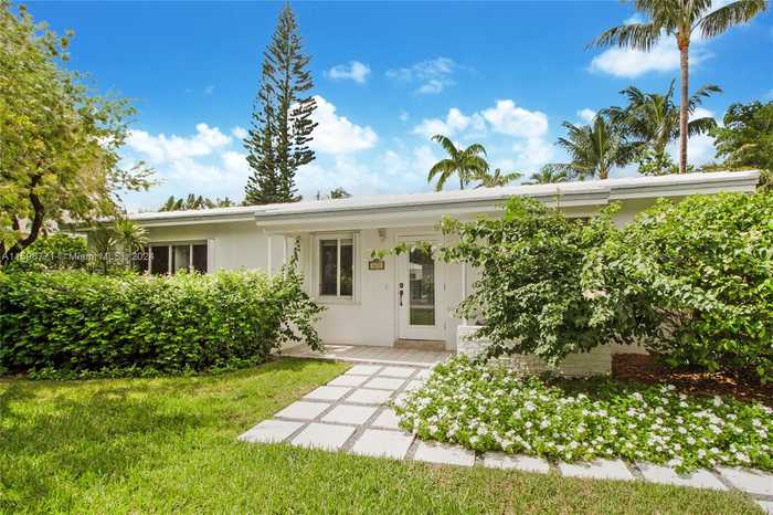 photo 2: 442 Warren Ln, Key Biscayne FL 33149