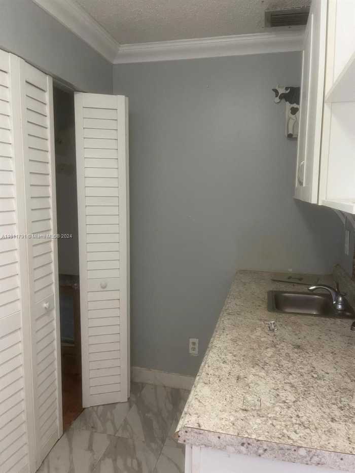 photo 2: 15230 SW 58th St, Miami FL 33193