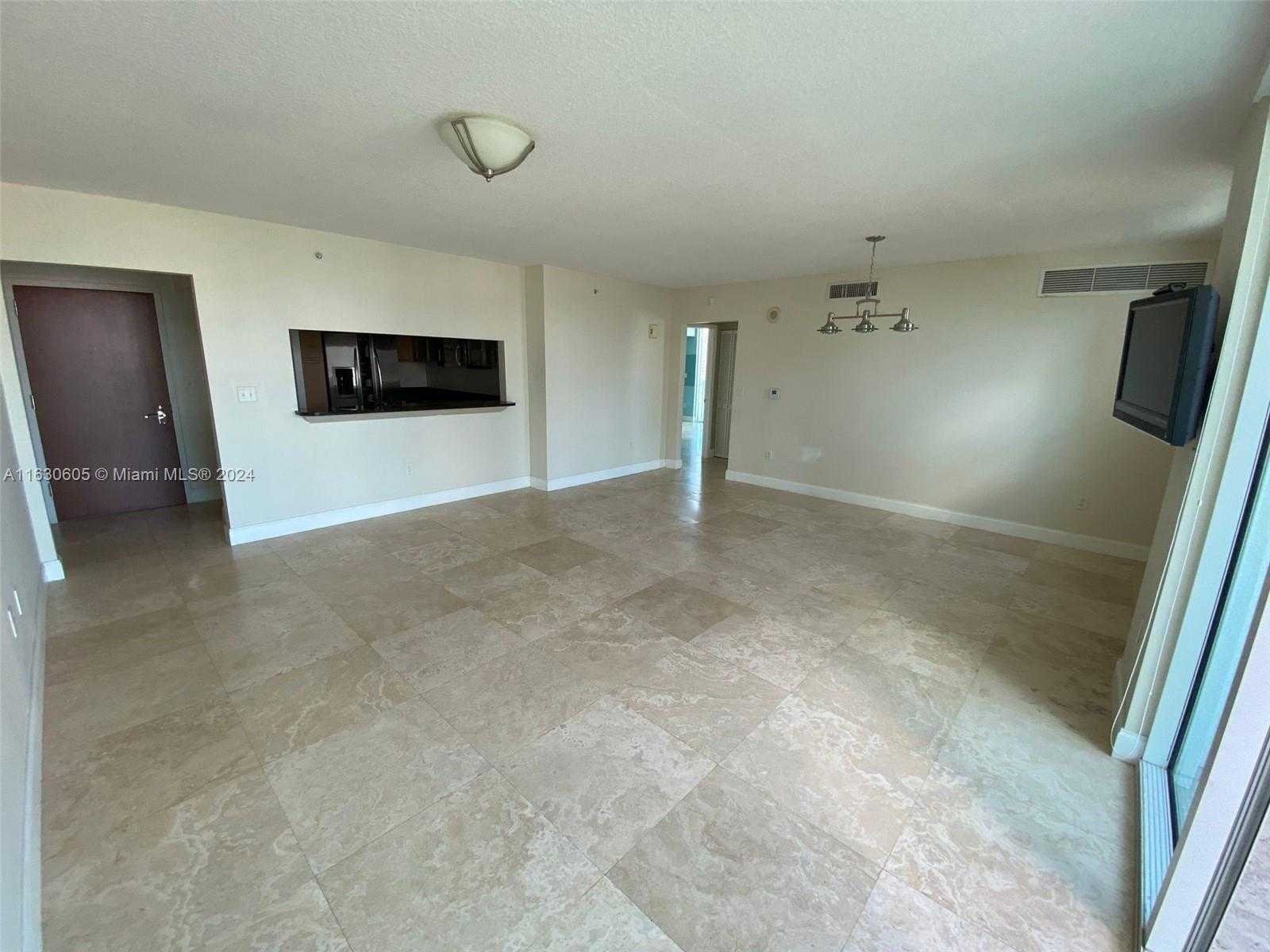 photo 2: 31 SE 5th St Unit 1601, Miami FL 33131