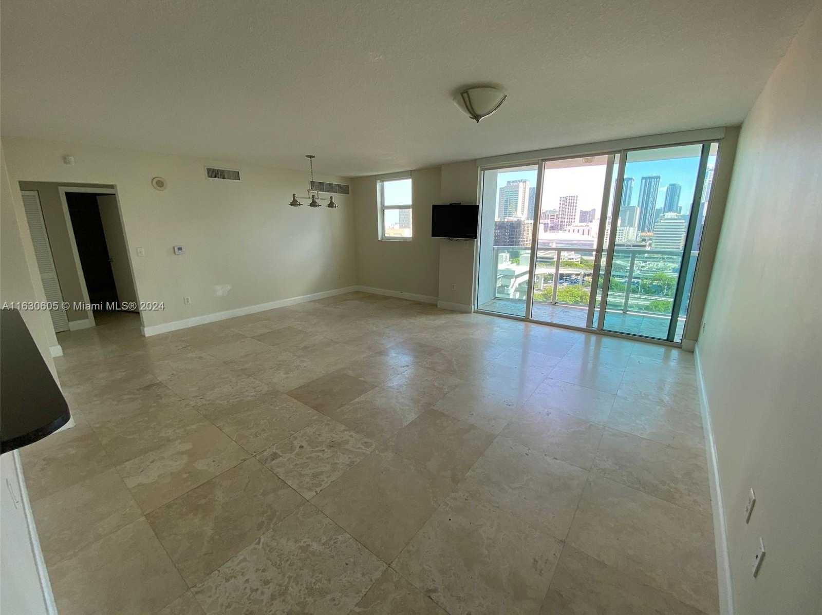 photo 3: 31 SE 5th St Unit 1601, Miami FL 33131