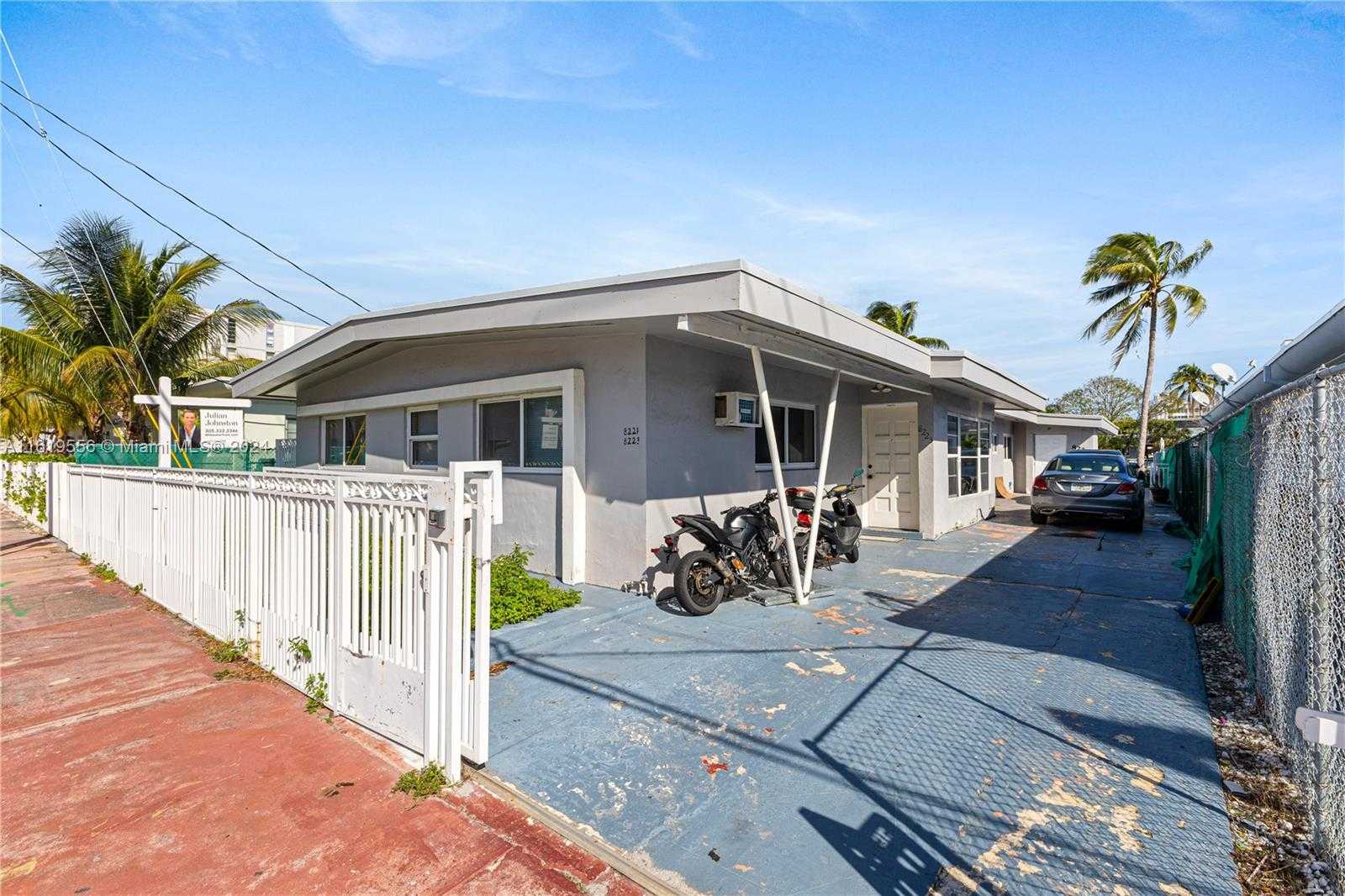 photo 3: 8221 Crespi Blvd, Miami Beach FL 33141