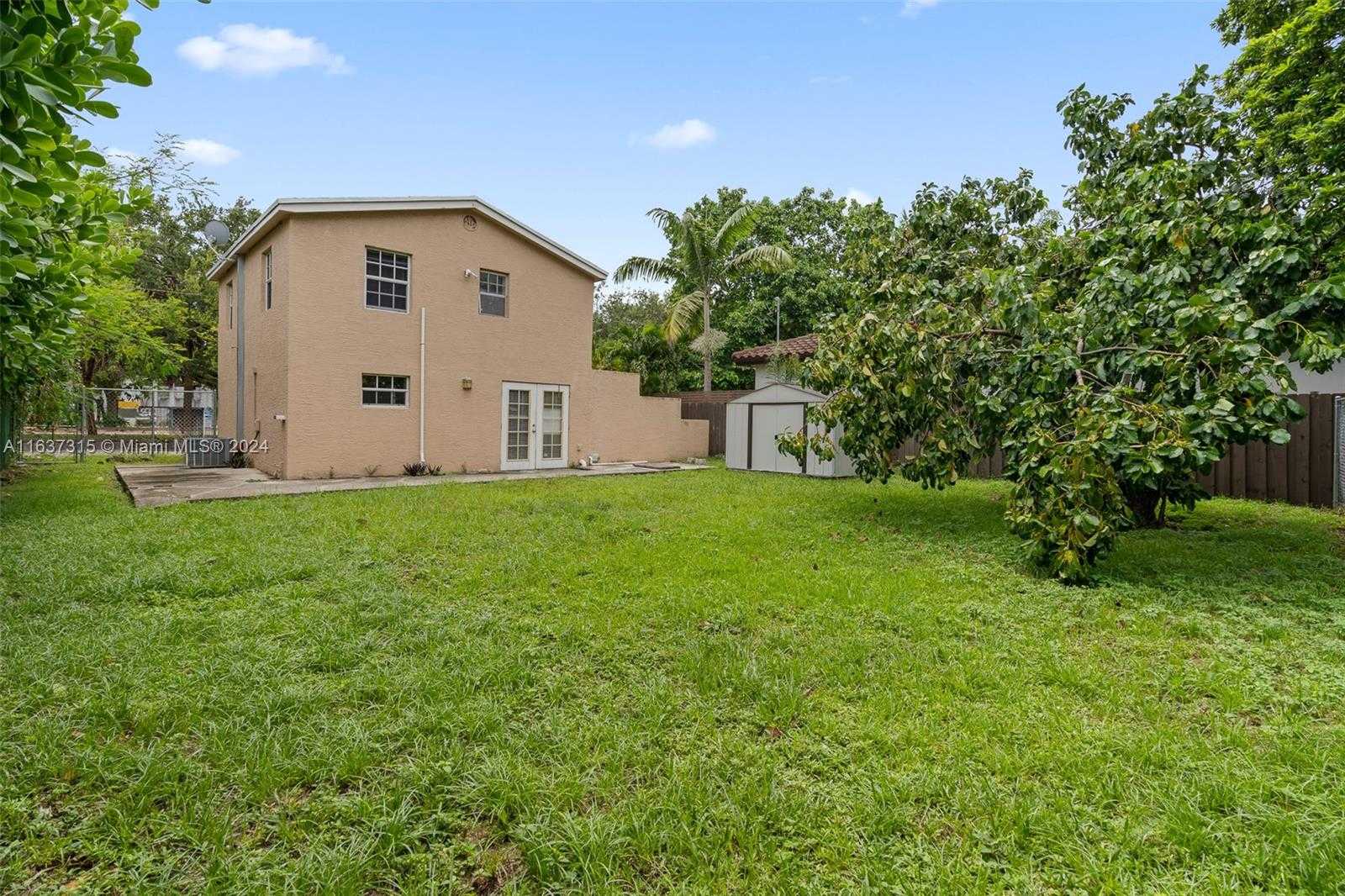 photo 1: 1680 NE 168th St, North Miami Beach FL 33162