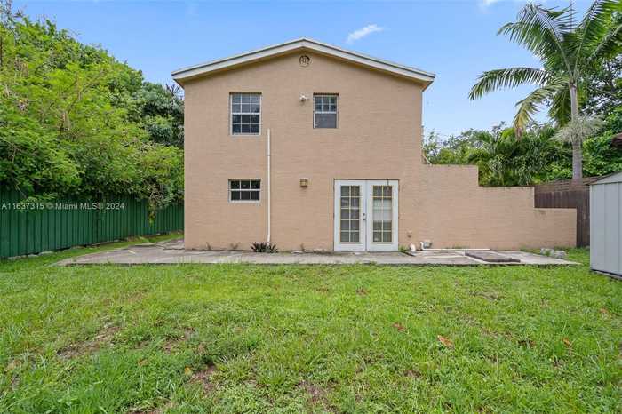 photo 2: 1680 NE 168th St, North Miami Beach FL 33162