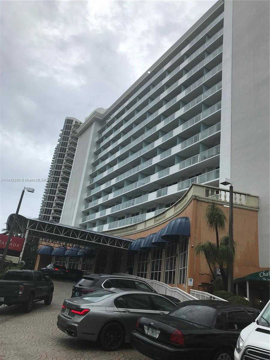 photo 1: 19201 Collins Ave Unit 637, Sunny Isles Beach FL 33160