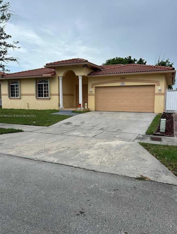 photo 1: 12414 SW 213th St, Miami FL 33177