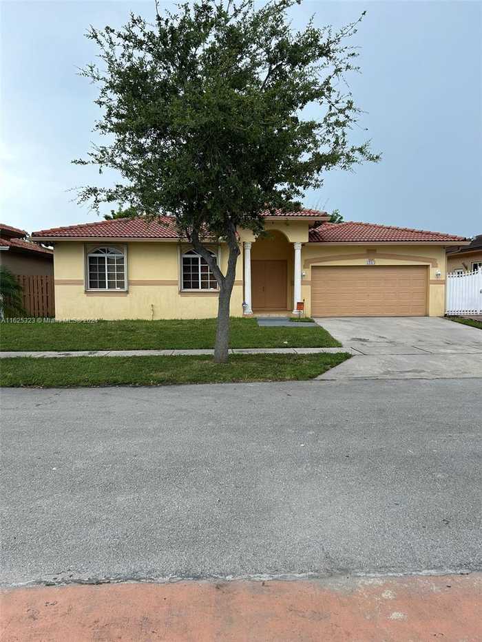 photo 2: 12414 SW 213th St, Miami FL 33177