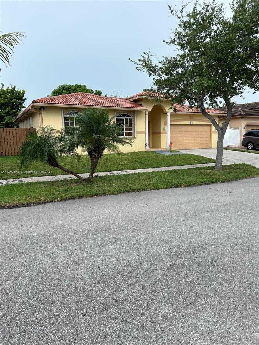 photo 3: 12414 SW 213th St, Miami FL 33177