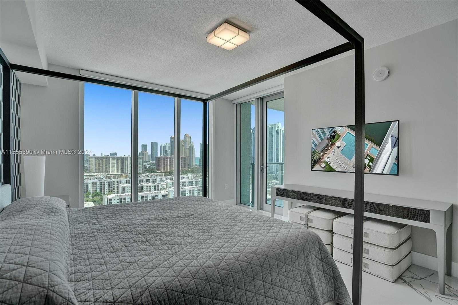 photo 3: 330 Sunny Isles Blvd Unit 5-2207, Sunny Isles Beach FL 33160