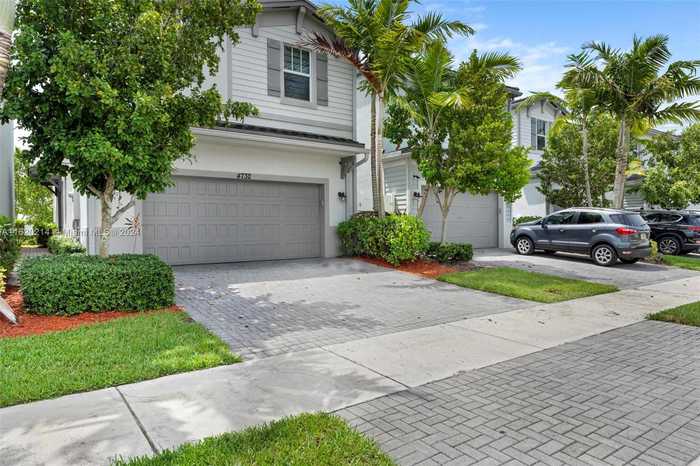 photo 2: 4732 NW 48th Ter, Tamarac FL 33319