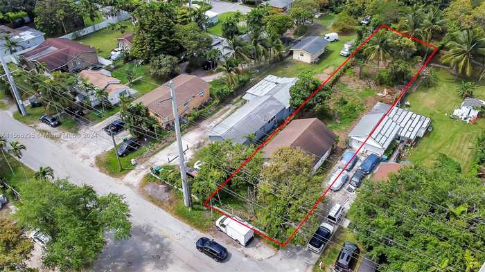 photo 1: 8980 NW 5th Ave, El Portal FL 33150