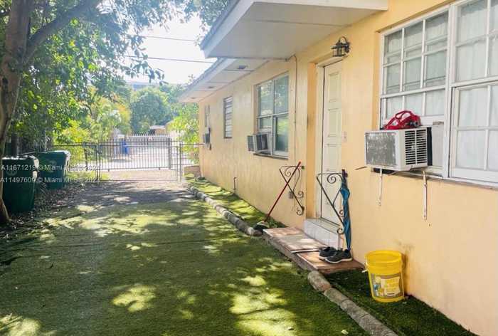 photo 6: 241 NW 32nd St, Miami FL 33127