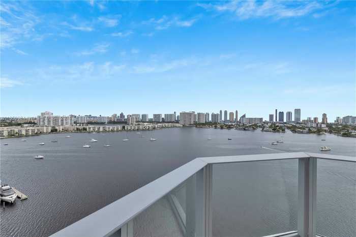 photo 2: 17111 Biscayne Blvd Unit 1709, North Miami Beach FL 33160