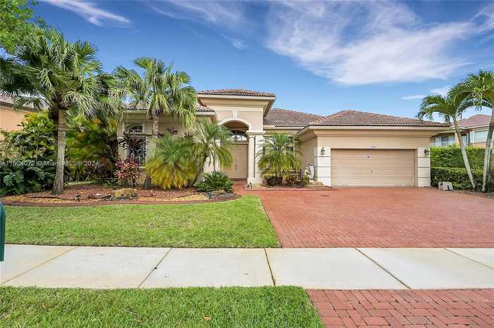 photo 1: 3381 SW 195th Ter, Miramar FL 33029