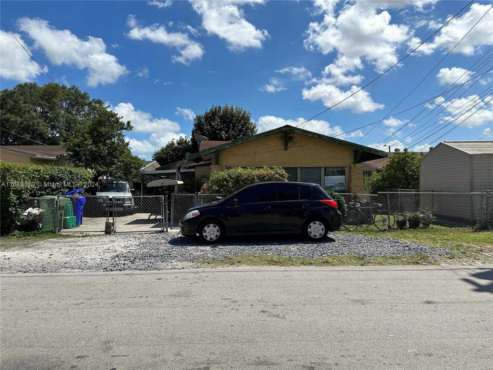 photo 3: 1842 NW 18th Ter, Miami FL 33125