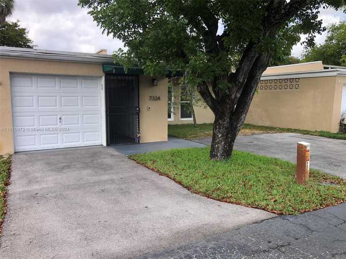 photo 2: 7334 Pepper Pike Dr Unit 7334, Hialeah FL 33015