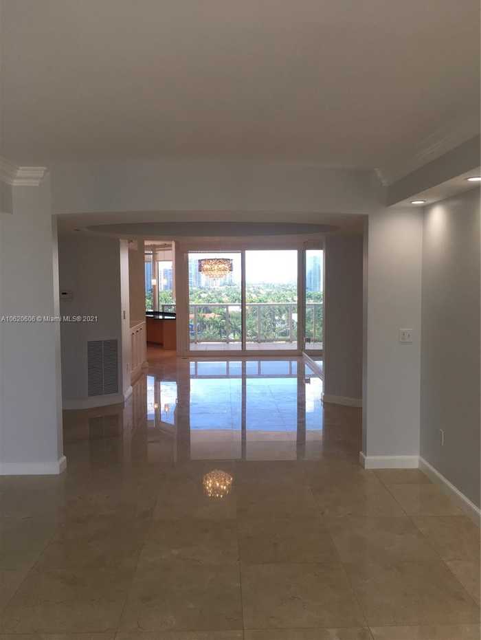 photo 1: 19333 Collins Ave Unit 1109, Sunny Isles Beach FL 33160