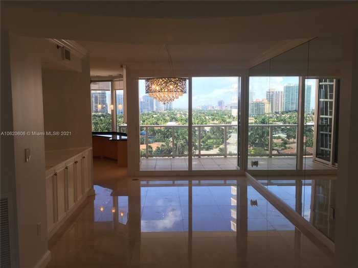 photo 2: 19333 Collins Ave Unit 1109, Sunny Isles Beach FL 33160