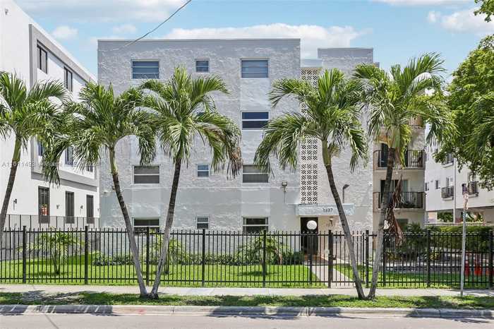 photo 1: 1337 NW 1st St Unit 2, Miami FL 33125