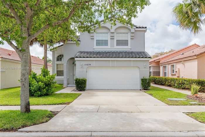 photo 1: 15674 NW 12th Mnr, Pembroke Pines FL 33028