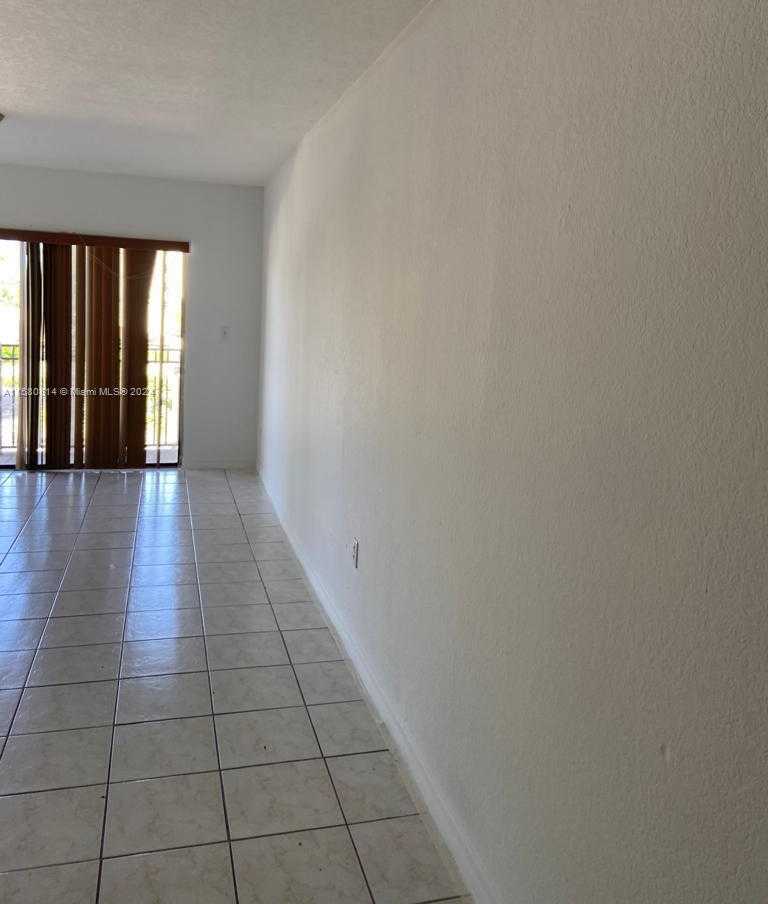 photo 1: 650 Palm Ave Unit 2-A3, Hialeah FL 33010