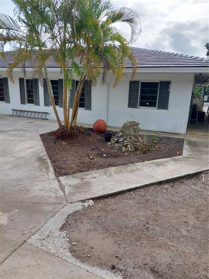 photo 2: 20900 SW 376th St, Homestead FL 33034