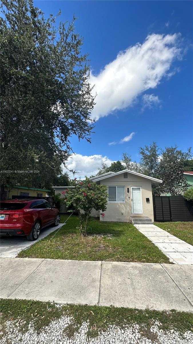 photo 2: 135 NW 68th St, Miami FL 33150