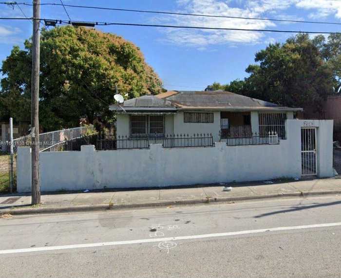 photo 1: 7943 NW 6th Ave, Miami FL 33150