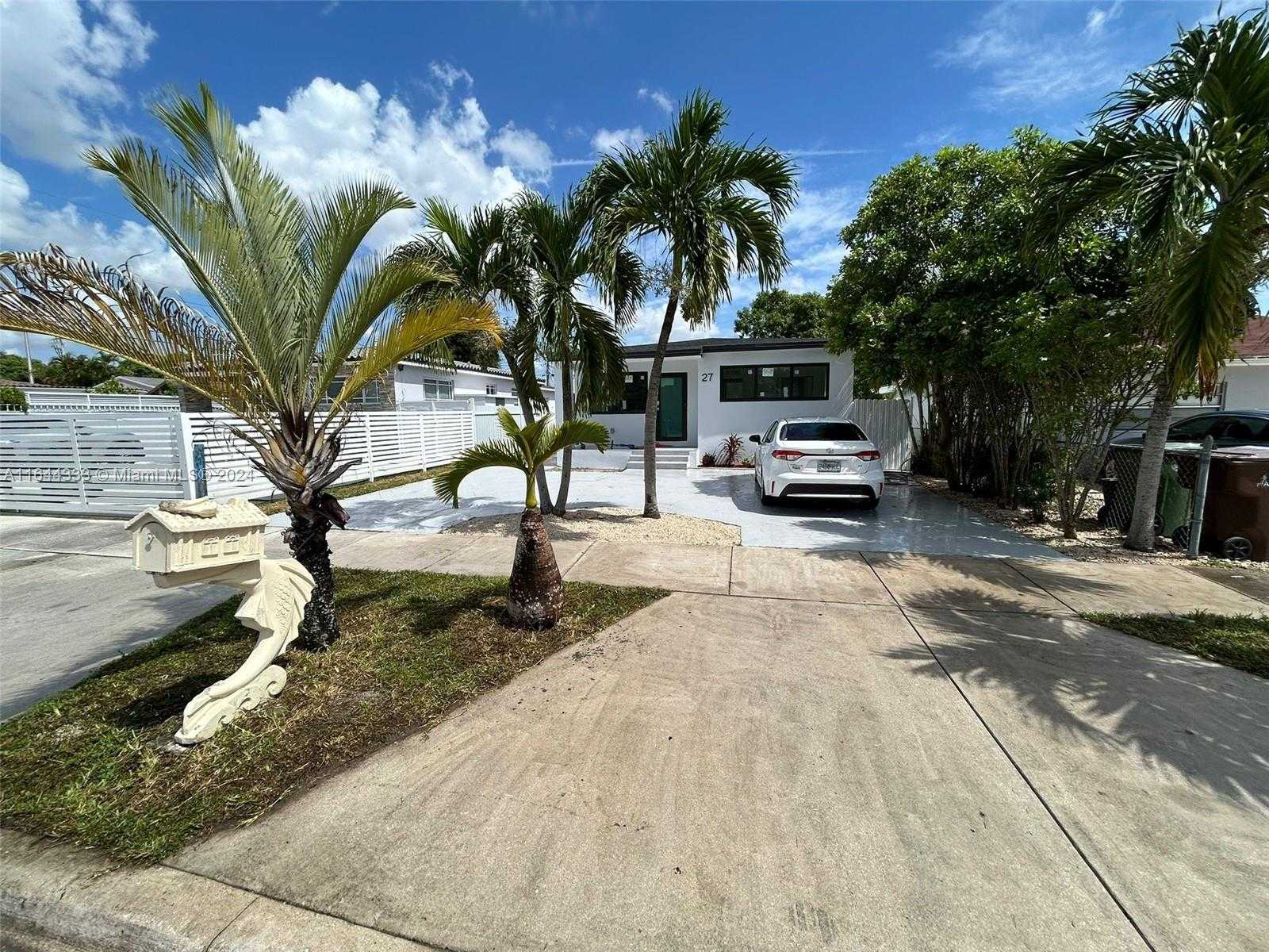 photo 3: 27 E 60th St, Hialeah FL 33013