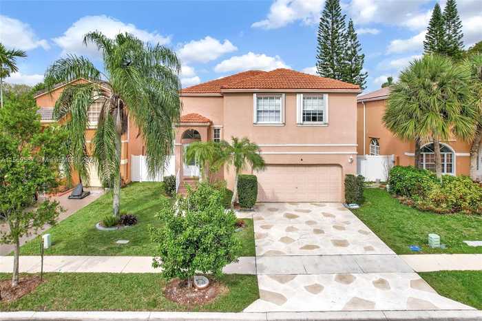 photo 1: 126 NW 152nd Ave, Pembroke Pines FL 33028